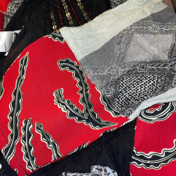 Ulla Popken 16/18 3/4 Sleeve Tunic Blouse Sequin Pieced Fabric Black Red Plus - Picture 5 of 7